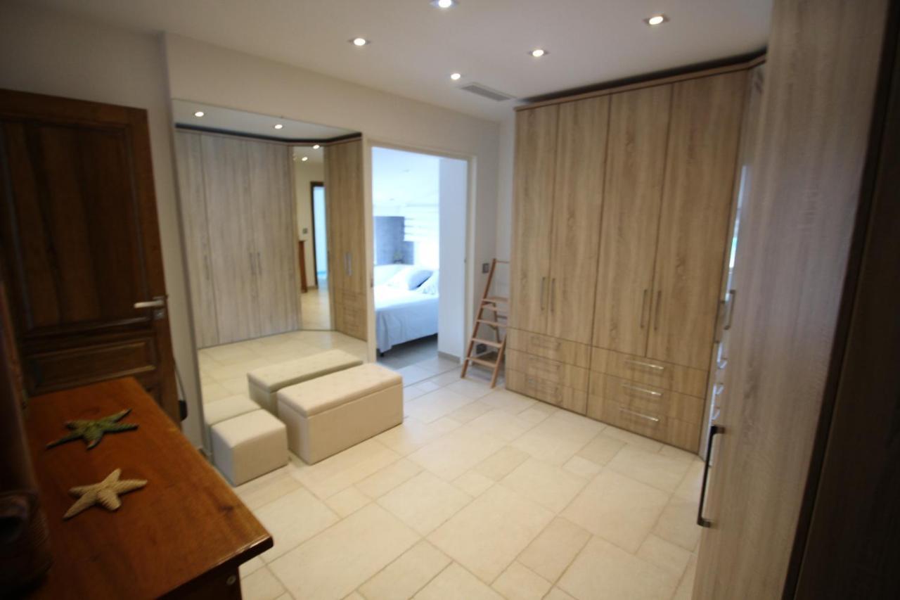 Villa Jalna Chambre, Suites Et Appartement โรกฟอร์-เลส์-แปงส์ ภายนอก รูปภาพ