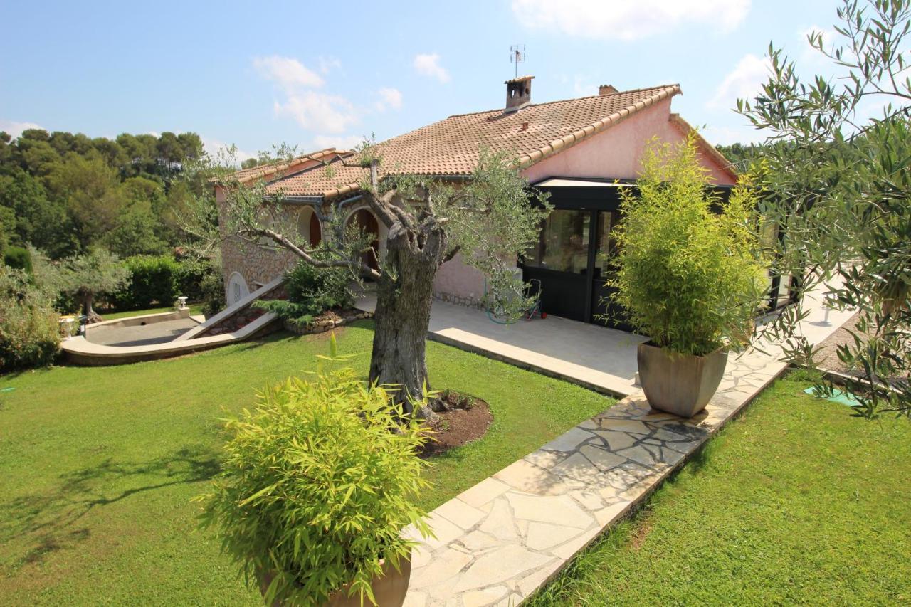 Villa Jalna Chambre, Suites Et Appartement โรกฟอร์-เลส์-แปงส์ ภายนอก รูปภาพ