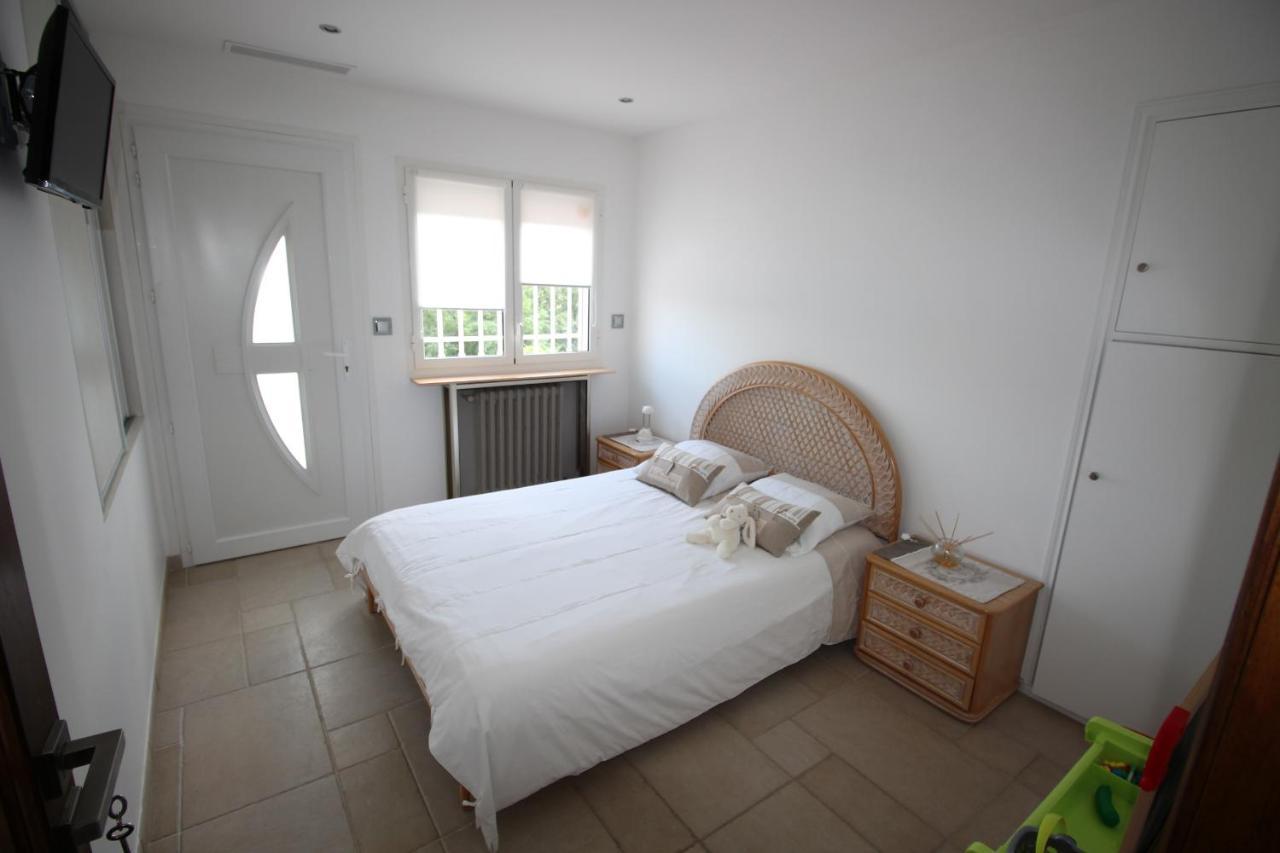 Villa Jalna Chambre, Suites Et Appartement โรกฟอร์-เลส์-แปงส์ ภายนอก รูปภาพ