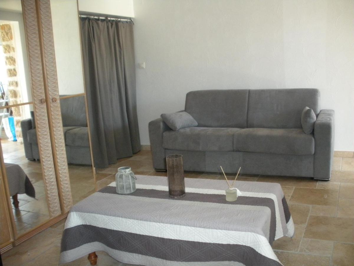 Villa Jalna Chambre, Suites Et Appartement โรกฟอร์-เลส์-แปงส์ ภายนอก รูปภาพ