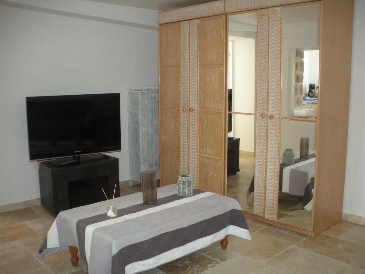 Villa Jalna Chambre, Suites Et Appartement โรกฟอร์-เลส์-แปงส์ ภายนอก รูปภาพ