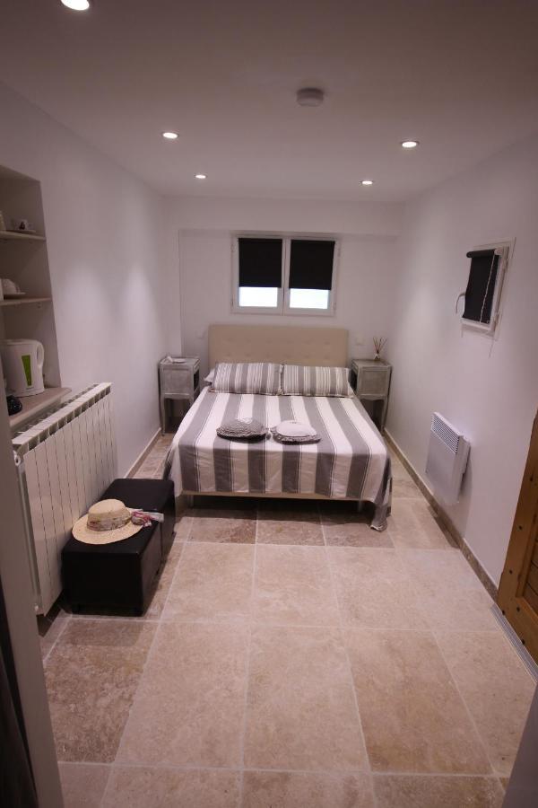 Villa Jalna Chambre, Suites Et Appartement โรกฟอร์-เลส์-แปงส์ ภายนอก รูปภาพ