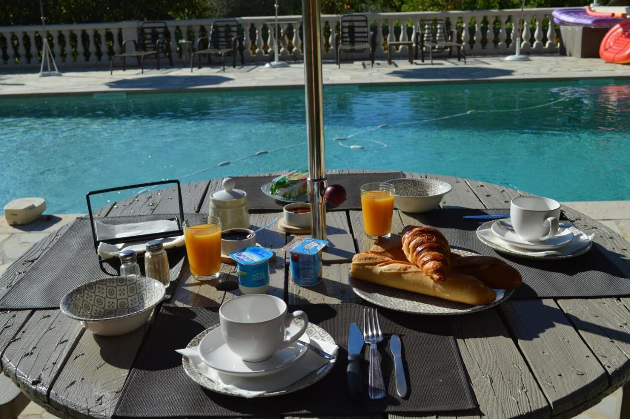 Villa Jalna Chambre, Suites Et Appartement โรกฟอร์-เลส์-แปงส์ ภายนอก รูปภาพ