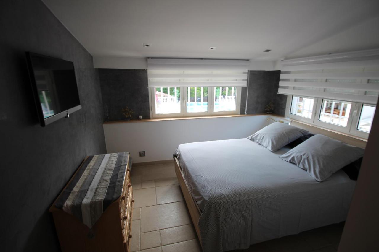 Villa Jalna Chambre, Suites Et Appartement โรกฟอร์-เลส์-แปงส์ ภายนอก รูปภาพ